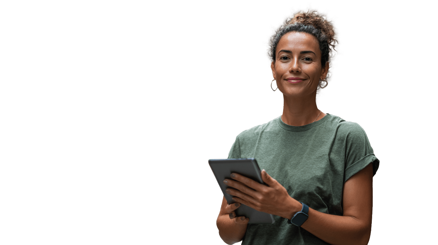 Managerin eines Dienstleistungsunternehmens nutzt ein Tablet zur Steuerung digitaler Geschäftsprozesse mit SAP Business One.